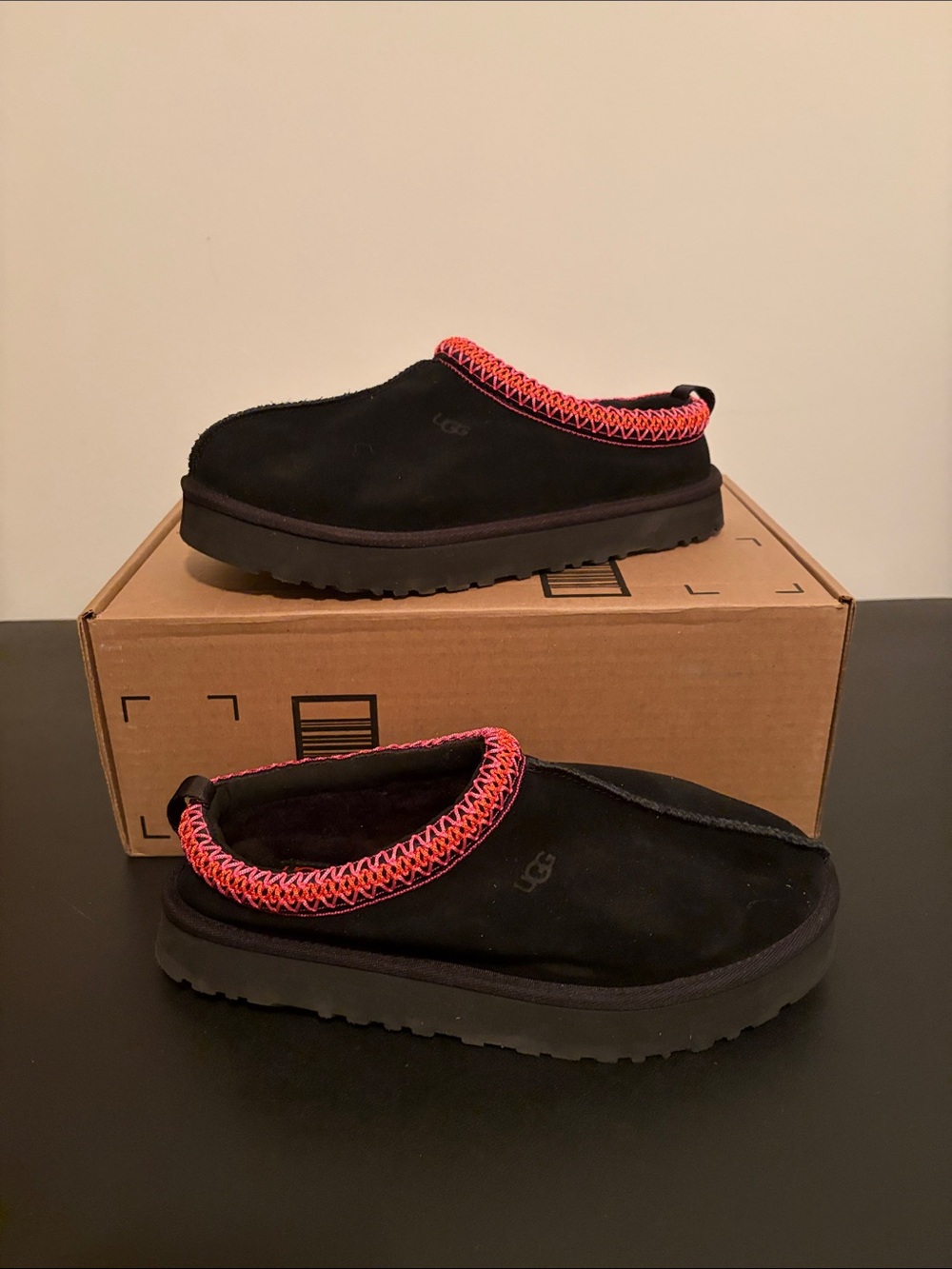 UGG Tazz Kid’s 6 JB